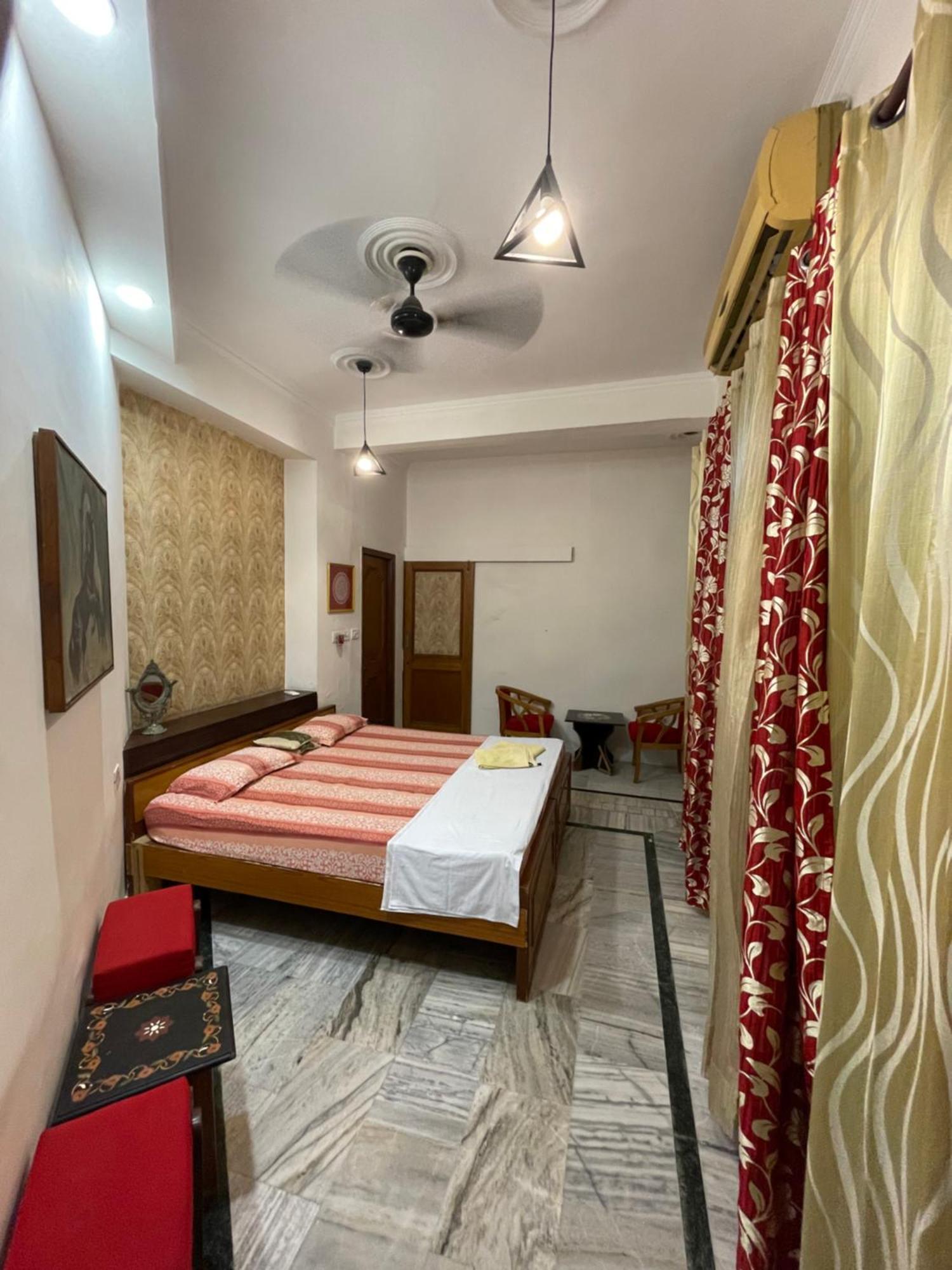 N Homestay Agra Tajganj ภายนอก รูปภาพ